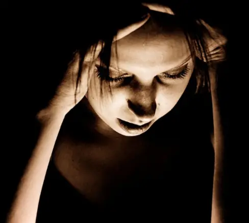 Céphalée hypnique: Mal de tête la nuit (Cause et traitement)