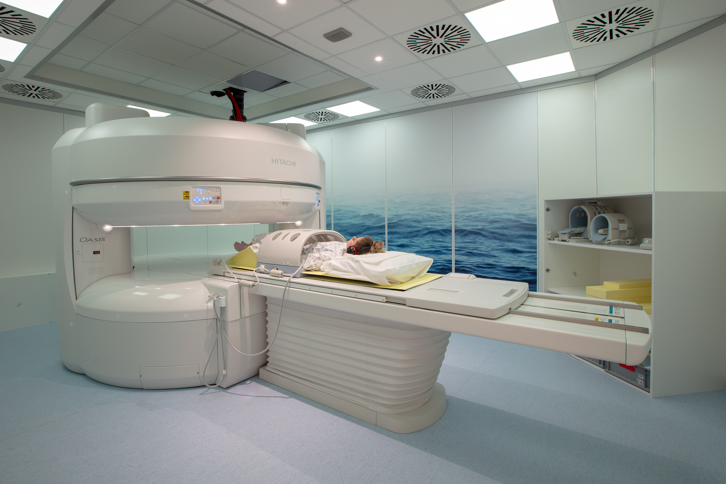 MRI raon fosgailte: Am fuasgladh airson claustrophobic?