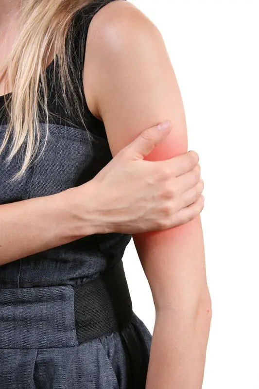 Schmerzen im linken Arm: 6 mögliche Ursachen (und was tun?)
