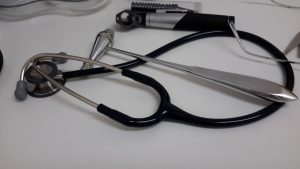 estetoscópio representando uma emergência médica