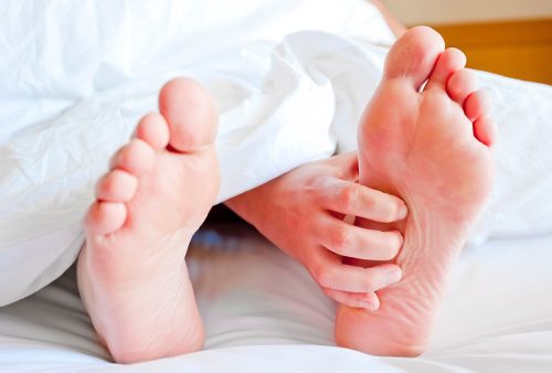 itchy feet at night causes feat Démangeaisons des pieds